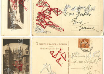 Bons baisers, broderie sur carte postale ancienne, fil rouge et blanc.