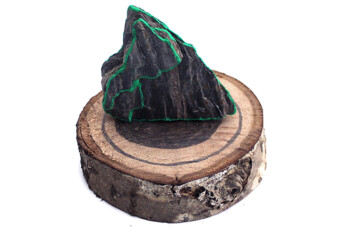 La pierre exilée, pierre du Mustang, rondin de bois, dimensions variables.